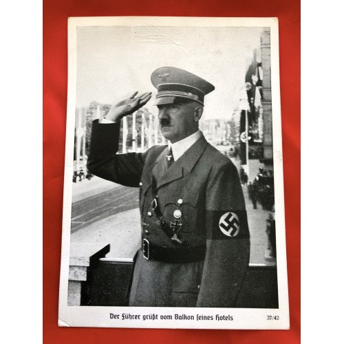 Der Führer grüsst vom Balkon seines hotels Postcard