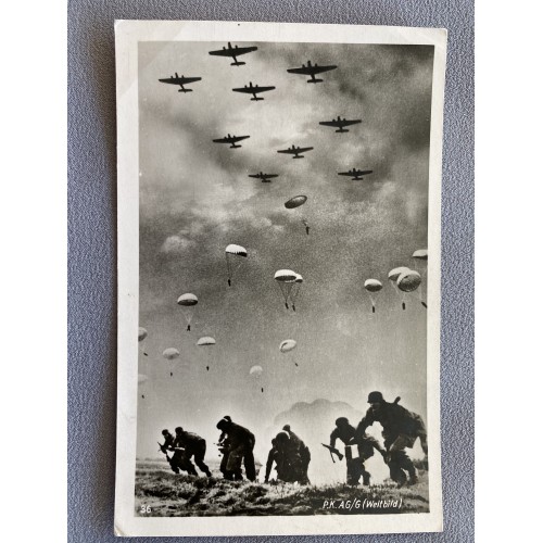 Fallschirmjäger werden eingesetzt Postcard