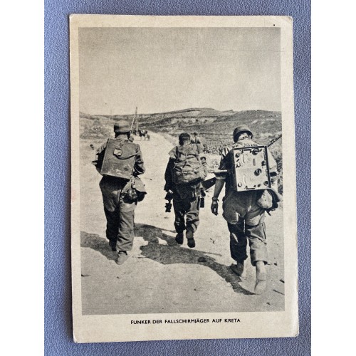 Funker Der Fallschirmjäger auf Kreta Postcard # 7244