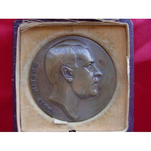 Adolf Hitler Medallion