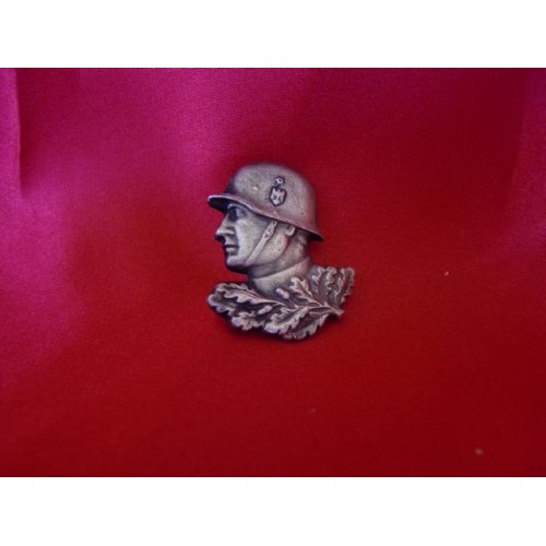 Heer Soldier Pin