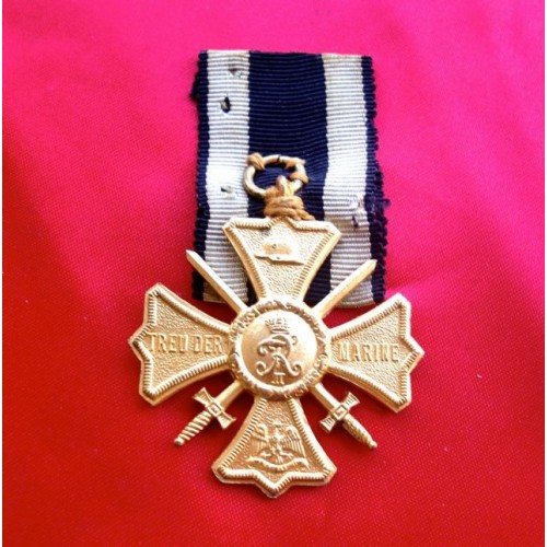 Commemorative Woman's Cross  # 3805