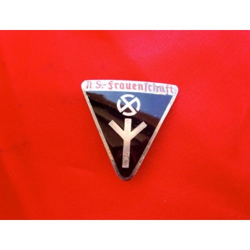 NS Frauenschaft Badge     # 3853