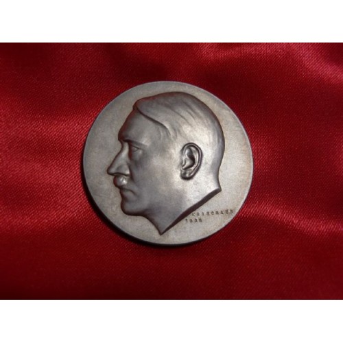 Hitler Medallion # 752